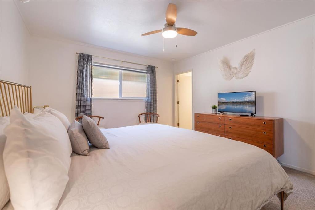 Lake Views, Pet-Friendly Cabin With Hot-Tub In King'S Beach Kings Beach Esterno foto